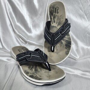 Clarks Collection Black and White Flip Sandal size 7